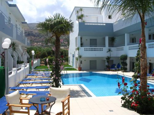 The swimming pool at or close to Emerald Hotel