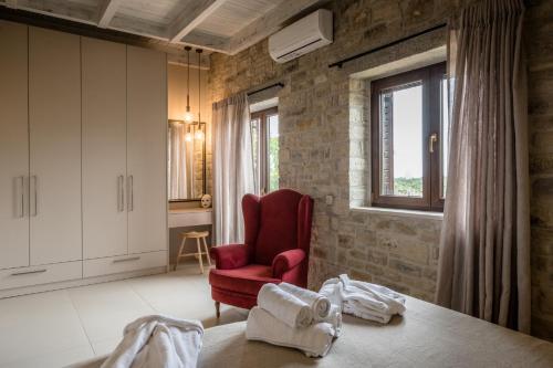 Postel nebo postele na pokoji v ubytování Casa Della Vita Gouves Cretan Luxury Villa