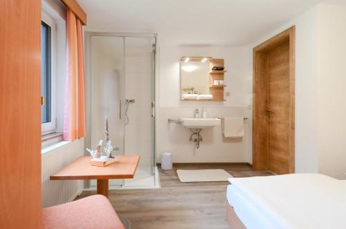 A bathroom at Lammerauhof