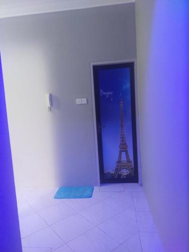 a room with a picture of the eiffel tower at CMK APARTMEN MUTIARA TOWER 3 BEDROOM KOTA BHARU#Netflix in Kota Bharu