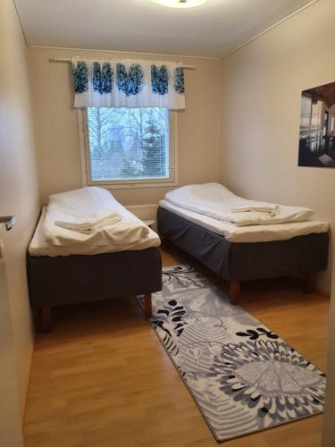 מיטה או מיטות בחדר ב-Jääskän Loma Ratatie 3 asunto 7, Kauhava