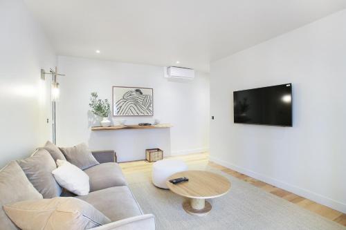 Residence in the center of Paris by Studio prestige