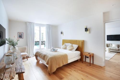 Residence in the center of Paris by Studio prestige