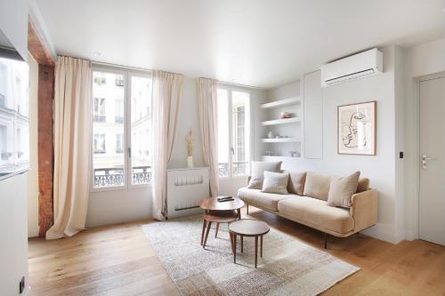 Residence in the center of Paris by Studio prestige