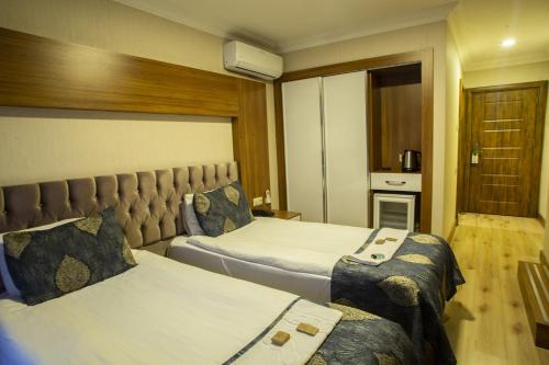 a hotel room with two beds in a room at Bursa Palas Hotel in Bursa