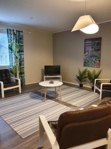 a living room with a couch and a table at Jääskän Loma, Ratatie 3 asunto 1 in Kauhava