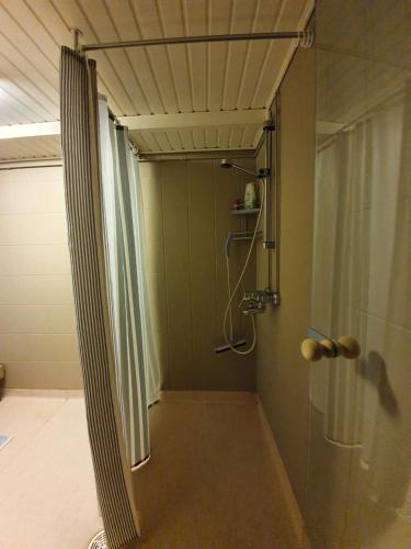Kylpyhuone majoituspaikassa Jääskän Loma, Ratatie 3 asunto 1