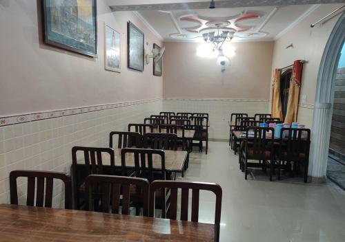 Restaurant o iba pang lugar na makakainan sa Aashriwad Hotel