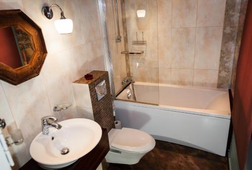Apartamenty Siedem Komnat Siedmiu Mistrzówにあるバスルーム