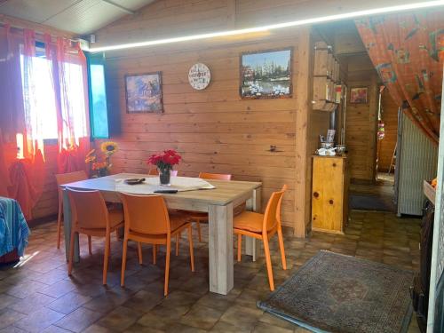 a dining room with a table and chairs at CHALET IL GELSOMINO DELL'ETNA in Giarre