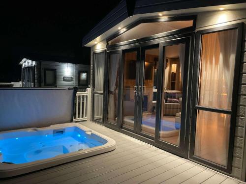 a jacuzzi tub on a patio with a house at Lakeview Winter Lodge with Hot Tub in York