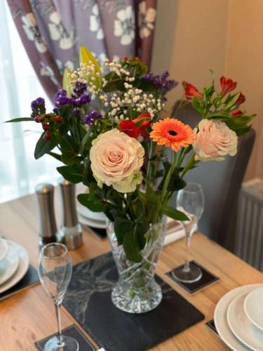 a vase of flowers sitting on top of a table at Lakeview Winter Lodge with Hot Tub in York