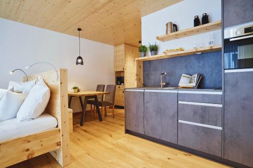 Η κουζίνα ή μικρή κουζίνα στο Echt Zeit Apartments