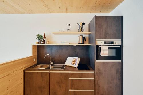 Η κουζίνα ή μικρή κουζίνα στο Echt Zeit Apartments