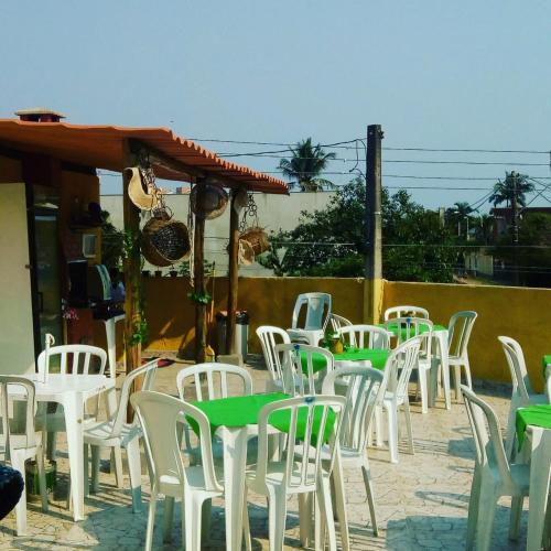 Un restaurante u otro lugar para comer en POUSADINHA Enseada