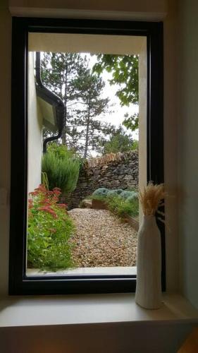 Κήπος έξω από το La Maison de l'Ecu : charme et vue incroyable