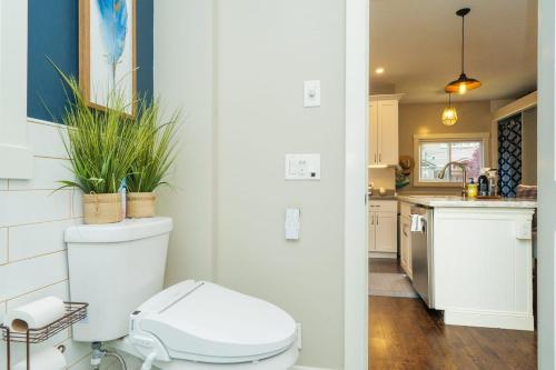 Remodeled 2-Bedroom Unit in Fremont w/ Luxe Bathrooms_3