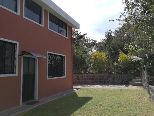 Vrt pred nastanitvijo Chapelet Hostal