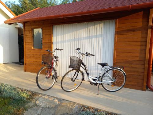 two bikes parked in front of a garage at Hévízi fecskefészek in Hévíz