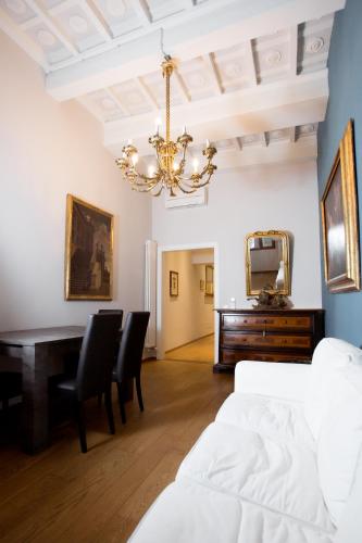 En eller flere senge i et værelse på Borgo Pinti Suites Le Stanze dei Nobili