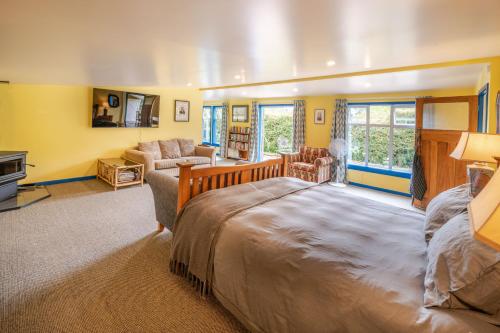a bedroom with a bed and a living room at Matagouri Cottage - Port Levy Holiday Home in Port Levy