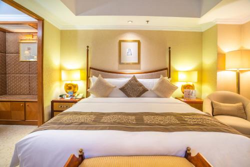 Postel nebo postele na pokoji v ubytování Crowne Plaza Qingdao by IHG