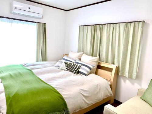 Säng eller sängar i ett rum på Nara Family HOUSE