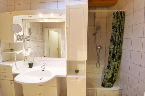 Ванная комната в Gemütliches Reiheneckhaus mit Balkon