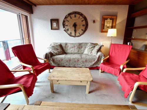 Appartement Chamrousse, 3 pièces, 8 personnes - FR-1-340-46にあるシーティングエリア