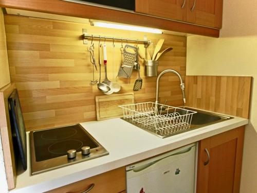 a small kitchen with a sink and a sink at Studio Chamrousse, 1 pièce, 4 personnes - FR-1-340-99 in Chamrousse
