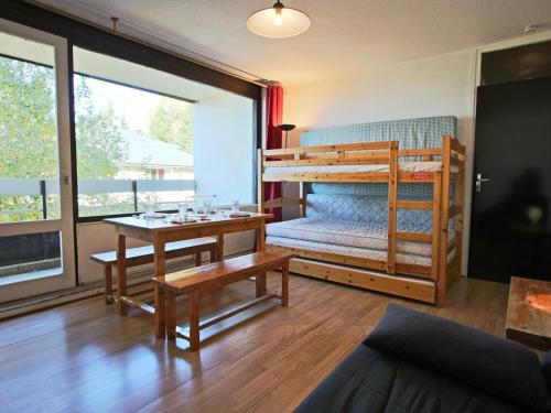 Lliteres en una habitació de Studio Chamrousse, 1 pièce, 3 personnes - FR-1-340-167