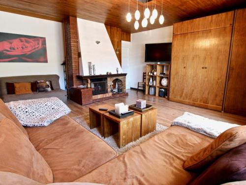 Appartement Chamrousse, 2 pièces, 6 personnes - FR-1-340-136にあるシーティングエリア
