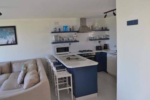 Una cocina o cocineta en Hermanus Beach Club - St Tides House 19