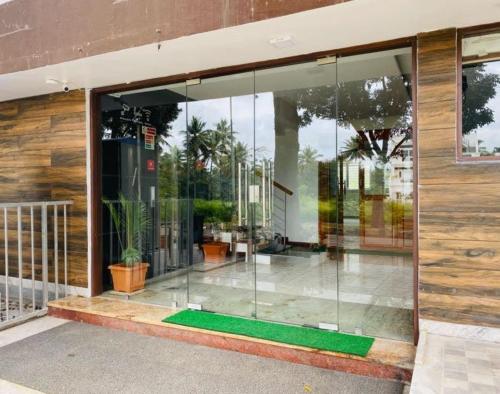 Fachada o entrada de Avi Fortune Suites - Near Bangalore International Airport