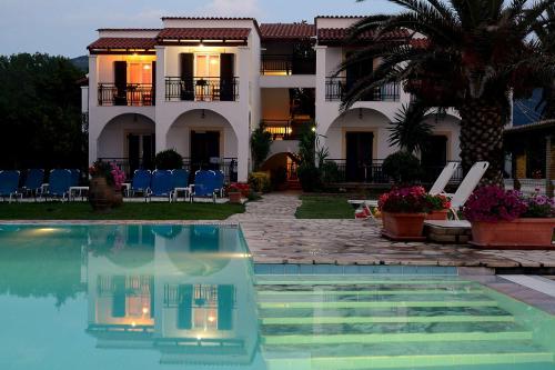 Piscina en o cerca de Filorian Hotel Apartments