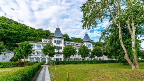 Seeschloss App 05 direkt an der St