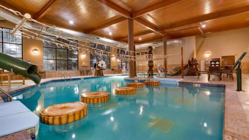 a large swimming pool with wooden ceilings at Best Western Plus Kelly Inn & Suites in Billings