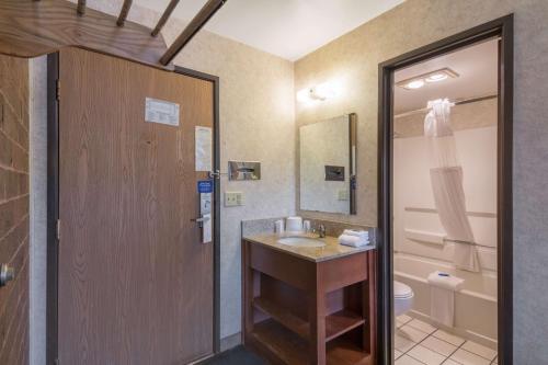 A bathroom at Motel 6-Eau Claire, WI