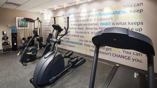 a gym with exercise bikes in a room at Best Western Plus Prien Lake Hotel & Suites - Lake Charles in Lake Charles
