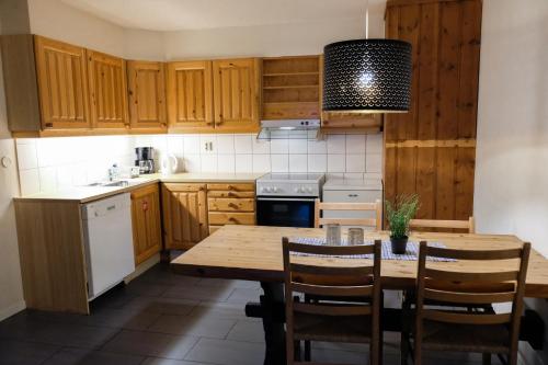 Η κουζίνα ή μικρή κουζίνα στο Hemsetunet Apartments