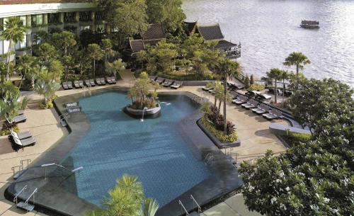 an overhead view of a swimming pool at a resort at Shangri-La Bangkok in Bangkok