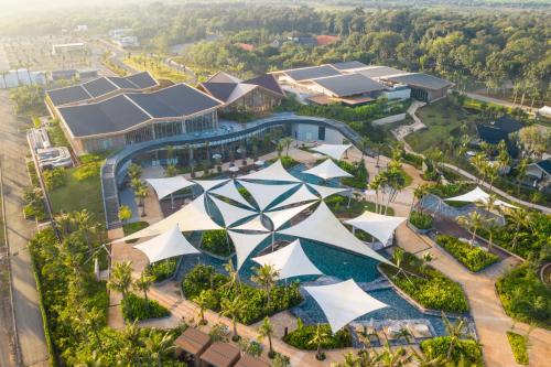 an overhead view of a resort with a swimming pool at Minera Hot Springs Binh Chau in Binh Chau