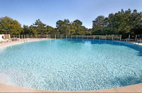 a large swimming pool with blue water at Résidence standing Rivièra Golf Mandelieu in Mandelieu-la-Napoule
