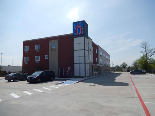 a building with a sign on the side of it at Knights Inn Houston in Houston