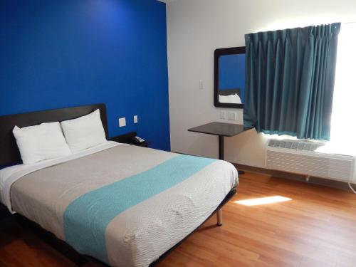 Voodi või voodid majutusasutuse Motel 6-Houston, TX - Downtown North toas