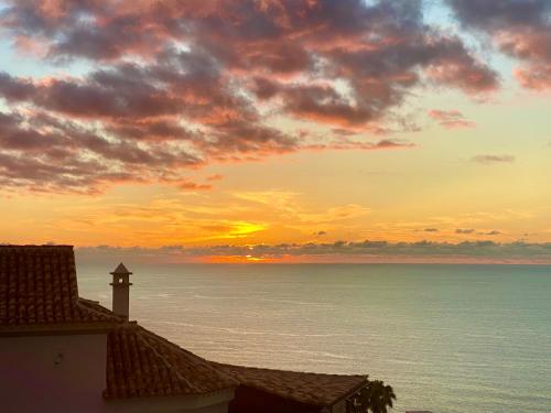 Home2Book Stunnig Asian Sabina, Heated Pool & View