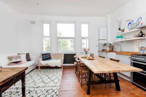 Spacious 2BR flat in Dalston!, Londra, Marea Britanie