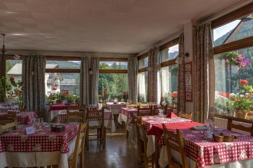 Restoran atau tempat lain untuk makan di Hotel Le Chamois Logis