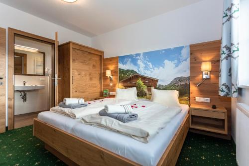 Postel nebo postele na pokoji v ubytování Landhotel Hinteraigengut