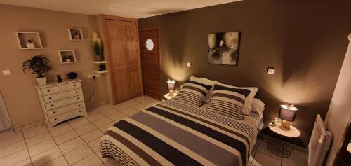 Giường trong phòng chung tại Le Chalet de Brassac